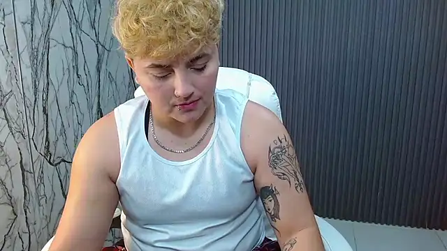 isabeautyx19 online show from 09/28/25, 02:46