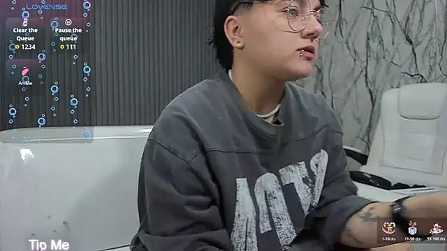 isabeautyx19 online show from 12/15/25, 07:03