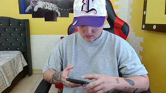 isabeautyx19 online show from 09/19/25, 03:54