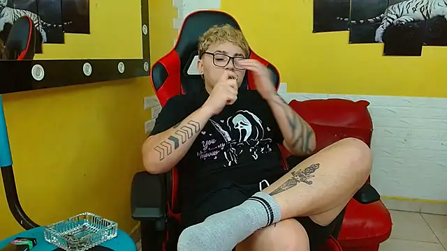 isabeautyx19 online show from 10/12/25, 02:46