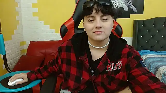 isabeautyx19 online show from 12/17/25, 02:27