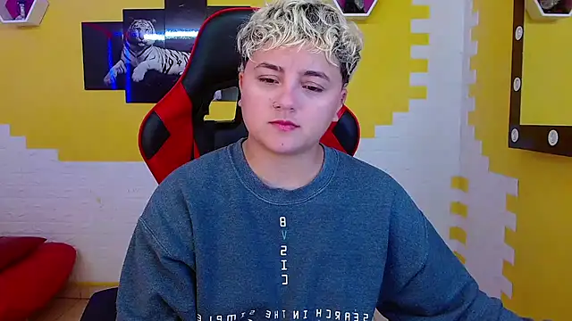 isabeautyx19 online show from 03/18/25, 07:33