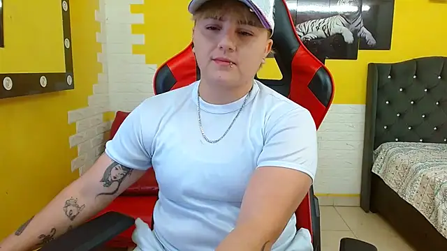 isabeautyx19 online show from 09/30/25, 01:55