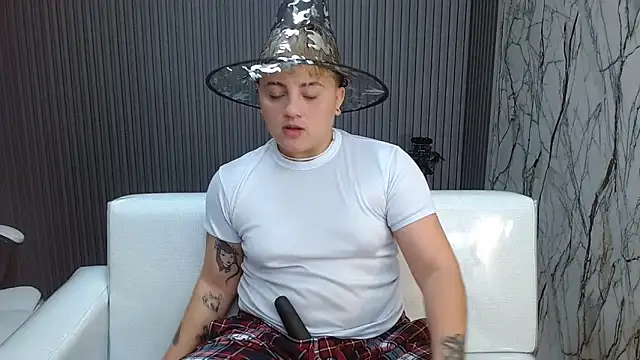 isabeautyx19 online show from 10/10/25, 12:44