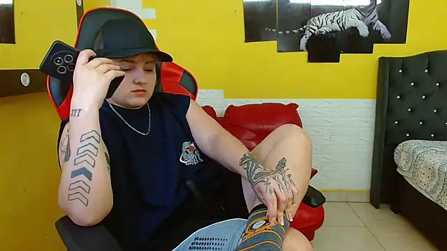 isabeautyx19 online show from 09/25/25, 03:56