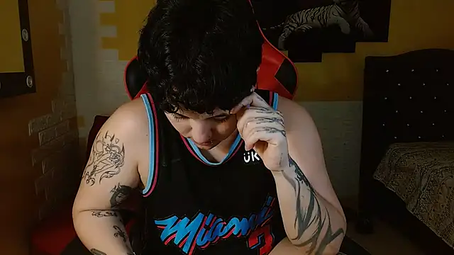 isabeautyx19 online show from 11/19/25, 01:49