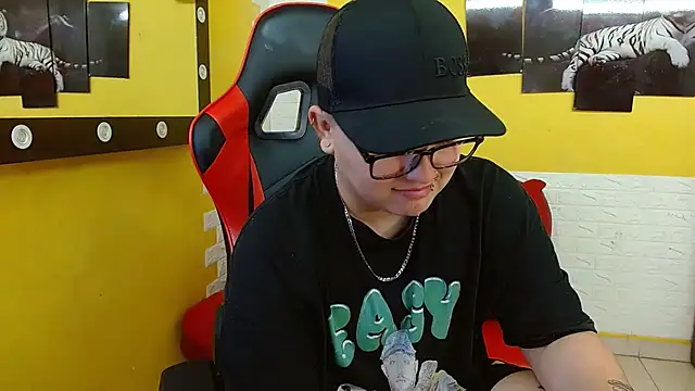 isabeautyx19 online show from 09/30/25, 02:01