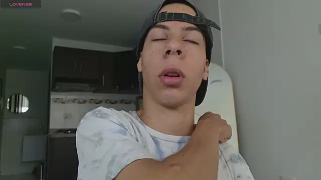 Snapshot of grey___27 chatting on 02/27/26, 11:32 grey 27 online show from 02/27/26, 11:32