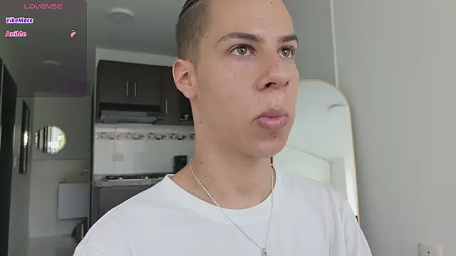 Snapshot of grey___27 chatting on 02/15/26, 07:02 grey 27 online show from 02/15/26, 07:02