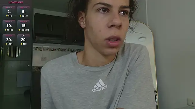 Snapshot of grey___27 chatting on 04/13/26, 01:15 grey 27 online show from 04/13/26, 01:15