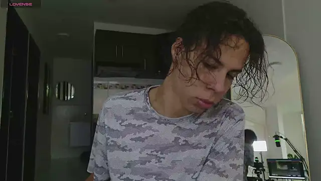 Snapshot of grey___27 chatting on 04/14/26, 11:26 grey 27 online show from 04/14/26, 11:26