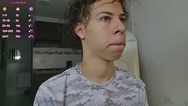 Snapshot of grey___27 chatting on 03/11/26, 11:37 grey 27 online show from 03/11/26, 11:37