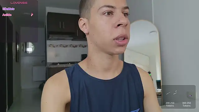 Snapshot of grey___27 chatting on 02/13/26, 11:32 grey 27 online show from 02/13/26, 11:32