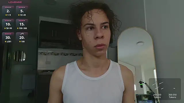 Snapshot of grey___27 chatting on 04/08/26, 11:33 grey 27 online show from 04/08/26, 11:33