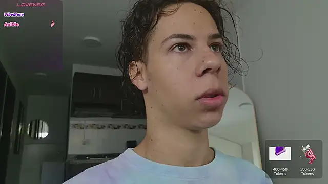 Snapshot of grey___27 chatting on 02/19/26, 11:29 grey 27 online show from 02/19/26, 11:29