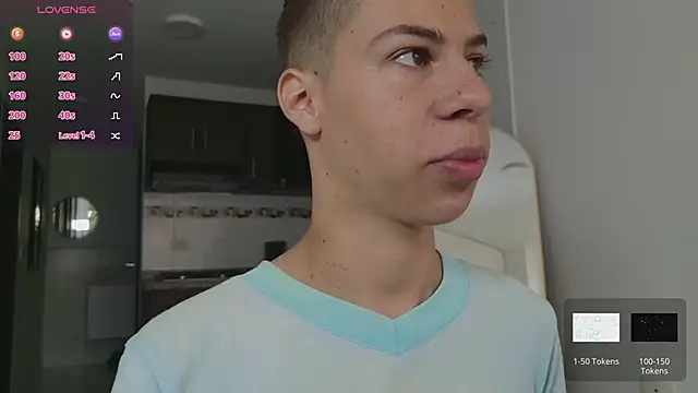 Snapshot of grey___27 chatting on 02/11/26, 11:32 grey 27 online show from 02/11/26, 11:32