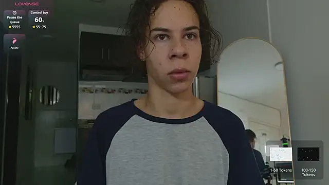 Snapshot of grey___27 chatting on 04/06/26, 11:33 grey 27 online show from 04/06/26, 11:33