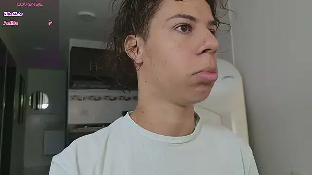 Snapshot of grey___27 chatting on 03/02/26, 11:28 grey 27 online show from 03/02/26, 11:28