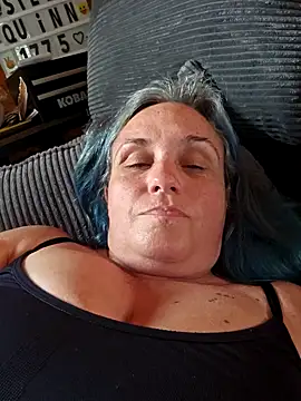 stellaquinn1775 online show from 11/19/25, 09:04