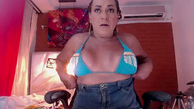 Snapshot of Khatalina_hott chatting on 12/06/24, 03:02 Khatalina hott online show from 12/06/24, 03:02