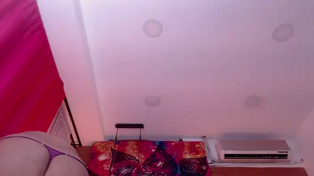 Snapshot of Khatalina_hott chatting on 01/14/25, 02:19 Khatalina hott online show from 01/14/25, 02:19