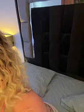 Bonnie vega online show from 11/05/25, 08:23