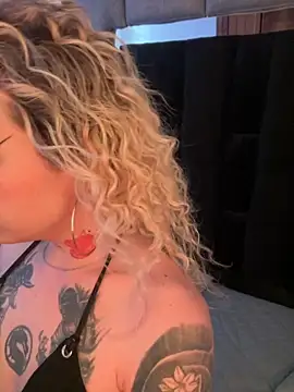 Bonnie vega online show from 11/07/25, 08:46