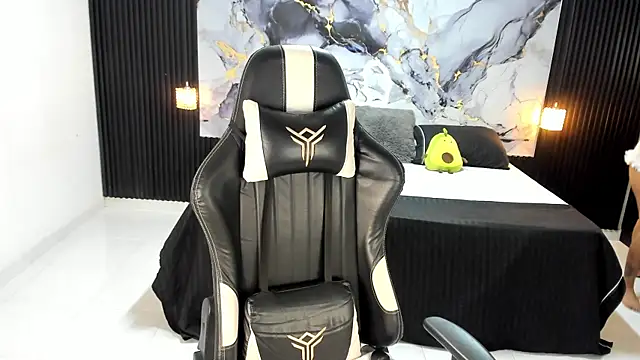 Ivy 16 online show from 11/16/25, 01:16