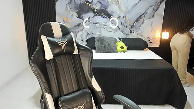 Ivy 16 online show from 03/19/25, 12:01