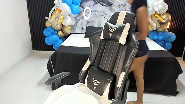 Ivy 16 online show from 10/10/25, 12:06