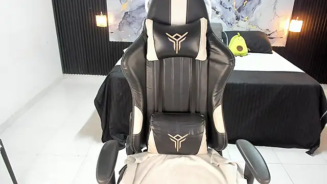 Ivy 16 online show from 11/21/25, 12:04