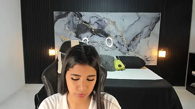 Ivy 16 online show from 03/20/25, 12:00