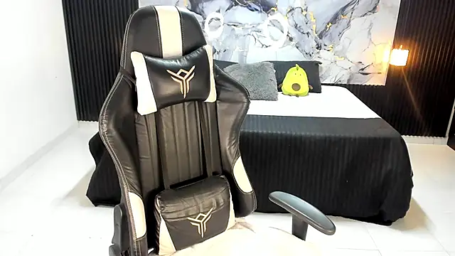 Ivy 16 online show from 09/19/25, 11:58