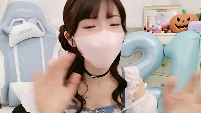 Snapshot of -minami- chatting on 11/01/25, 12:10 -minami- online show from 11/01/25, 12:10