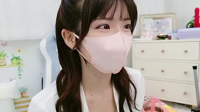 -minami- online show from 10/19/25, 12:08