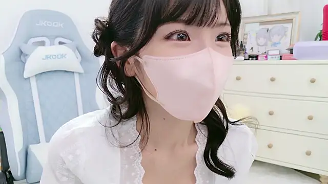 -minami- online show from 09/23/25, 03:13
