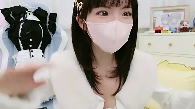 Snapshot of -minami- chatting on 11/11/25, 12:11 -minami- online show from 11/11/25, 12:11