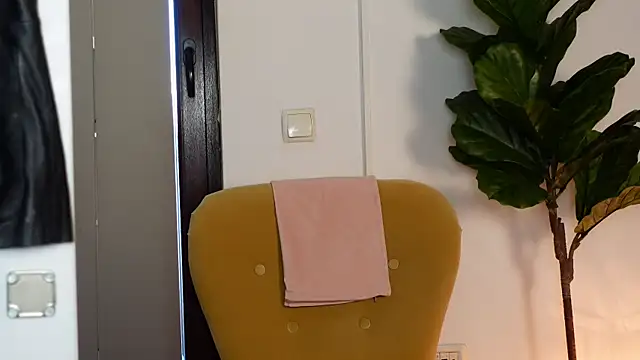 NinaCrystal1 online show from 04/06/26, 05:08