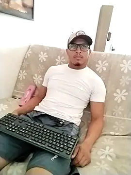 Snapshot of Piroca_doce18 chatting on 10/11/25, 06:31 Piroca doce18 online show from 10/11/25, 06:31