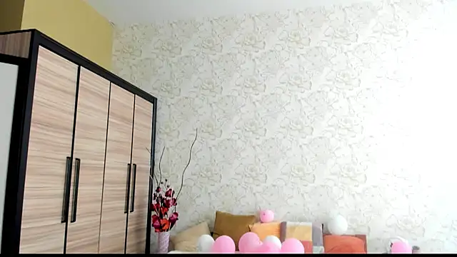 Snapshot of JulisSweet chatting on 03/08/25, 10:32 JulisSweet online show from 03/08/25, 10:32