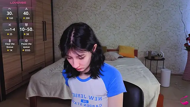 Snapshot of JulisSweet chatting on 11/30/25, 08:04 JulisSweet online show from 11/30/25, 08:04