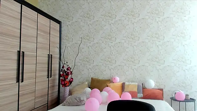Snapshot of JulisSweet chatting on 03/06/25, 11:14 JulisSweet online show from 03/06/25, 11:14