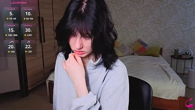 Snapshot of JulisSweet chatting on 11/16/25, 07:57 JulisSweet online show from 11/16/25, 07:57