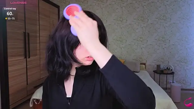 Snapshot of JulisSweet chatting on 10/27/25, 07:53 JulisSweet online show from 10/27/25, 07:53