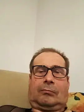 Snapshot of gendos777 chatting on 10/29/25, 03:33 gendos777 online show from 10/29/25, 03:33