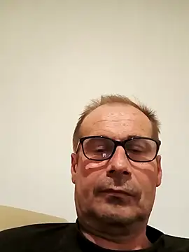 Snapshot of gendos777 chatting on 10/13/25, 10:32 gendos777 online show from 10/13/25, 10:32