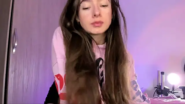 Snapshot of aalyce_syn chatting on 11/27/25, 05:02 aalyce syn online show from 11/27/25, 05:02