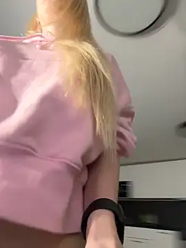 Snapshot of Vladamais chatting on 02/09/26, 01:20 Vladamais online show from 02/09/26, 01:20