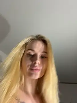 Snapshot of Vladamais chatting on 02/25/26, 08:30 Vladamais online show from 02/25/26, 08:30