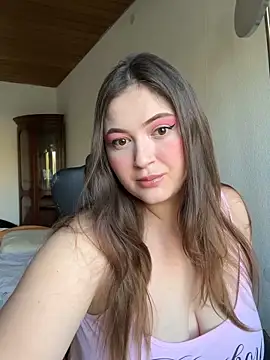 Snapshot of Kamilla_Loop chatting on 05/24/26, 04:34 Kamilla Loop online show from 05/24/26, 04:34